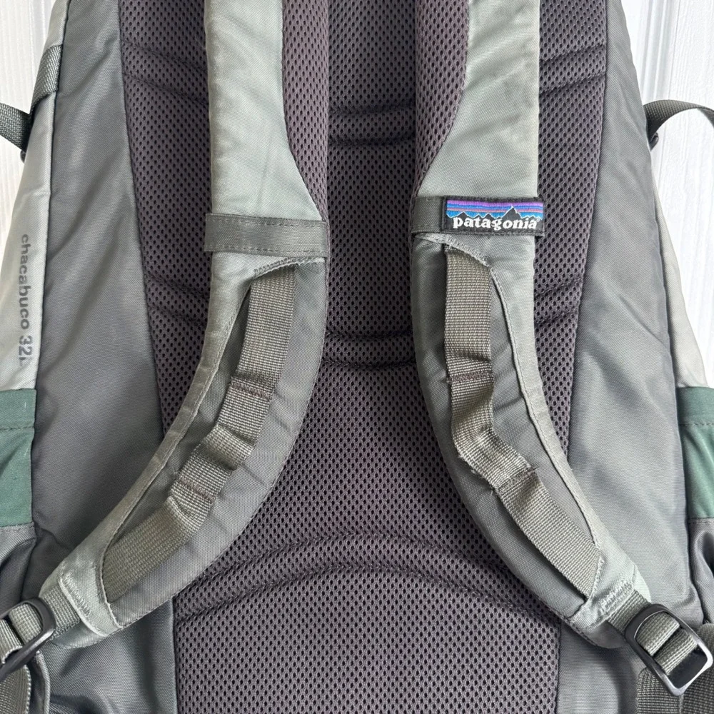Patagonia Chacabuco 32L Backpack OS Grey Green Gorpcore Hiking Daypack